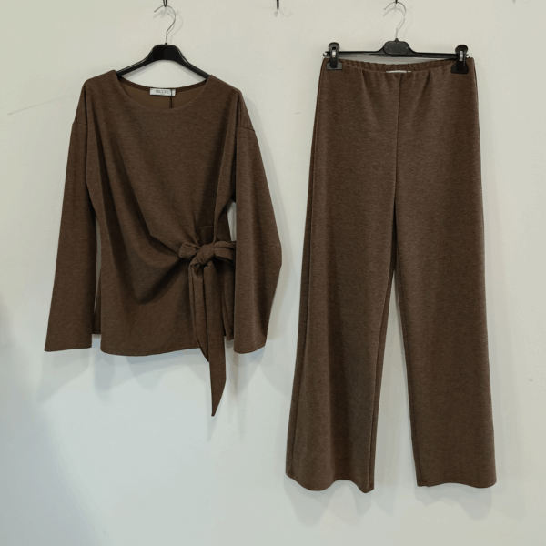 Conjunto Mecchu marrón